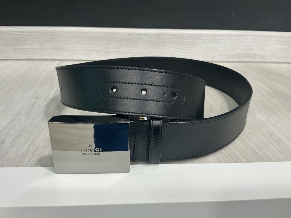 Cintura Gucci Nera con Fibbia Logo Argentata - Taglia 85cm [Preloved]