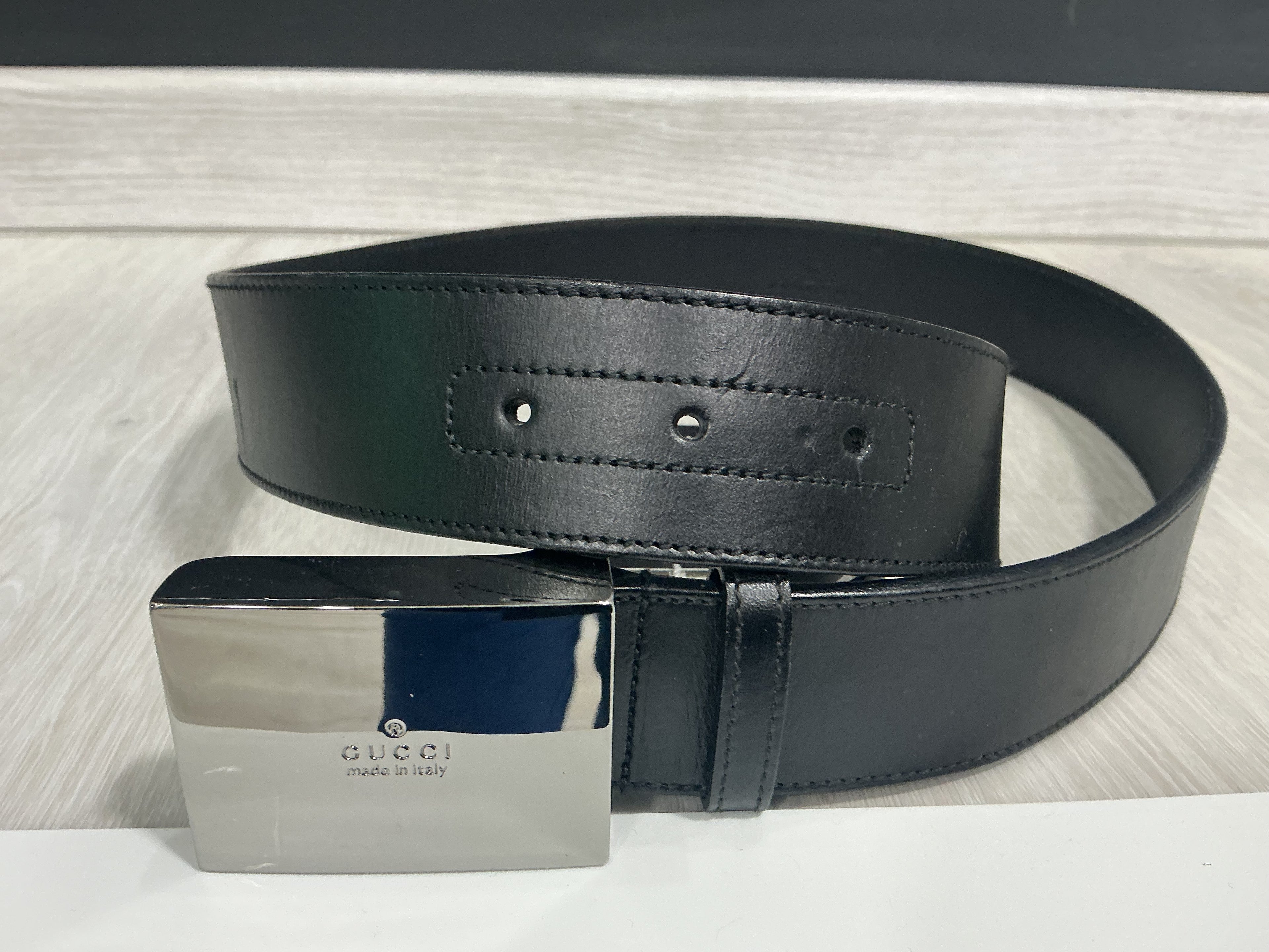 Cintura Gucci Nera con Fibbia Logo Argentata - Taglia 85cm [Preloved]