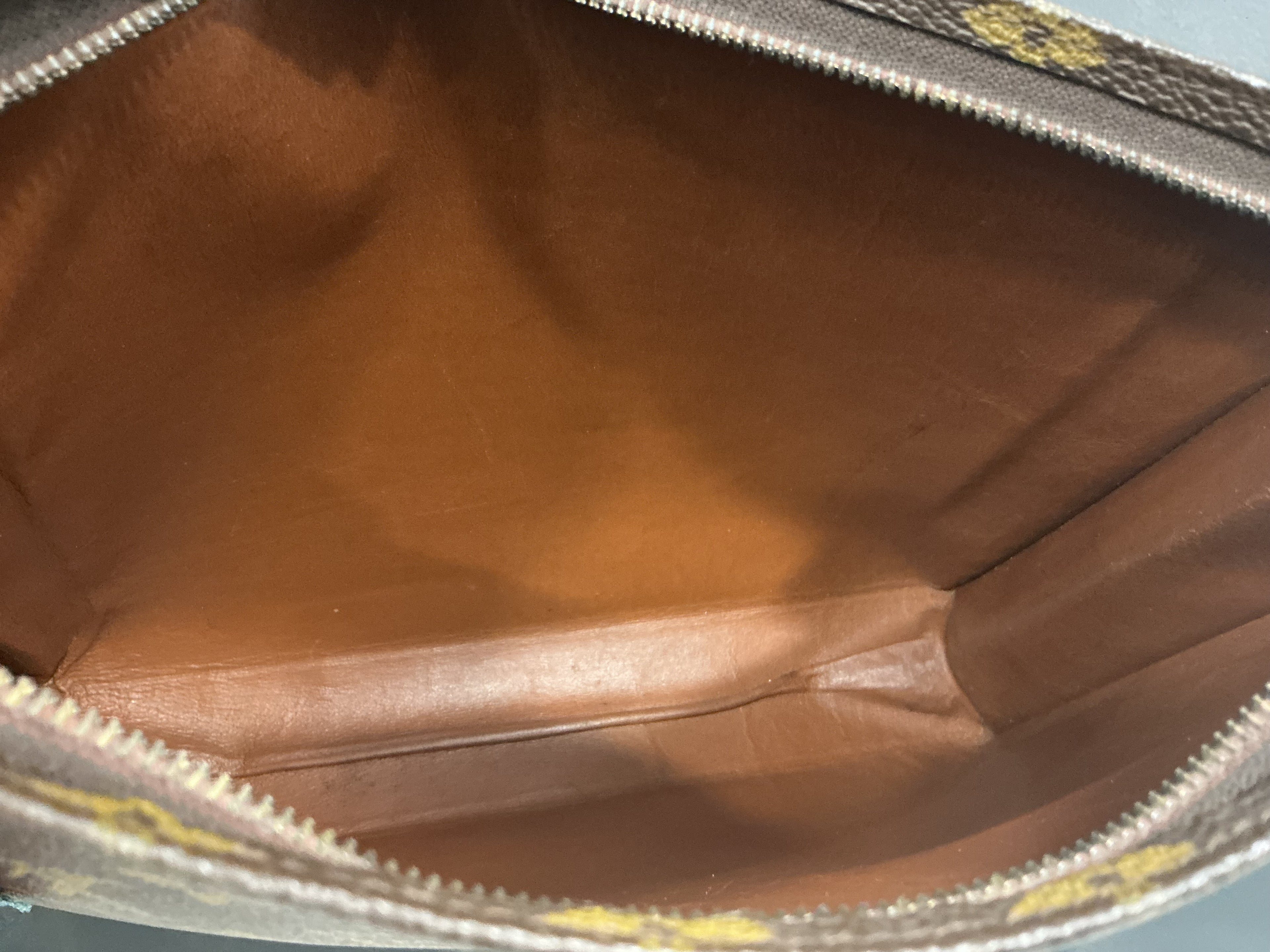 Pochette Monogram Louis Vuitton [Preloved]