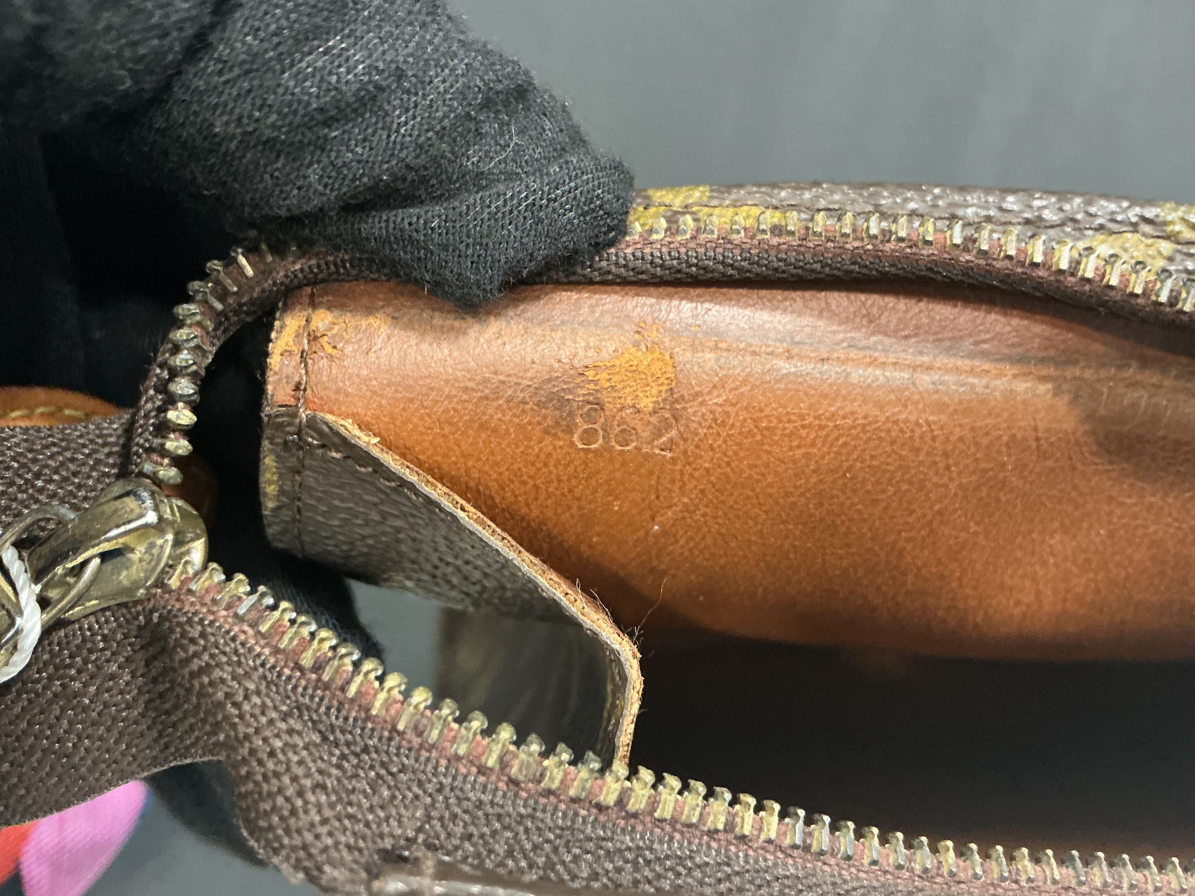 Pochette Monogram Louis Vuitton [Preloved]