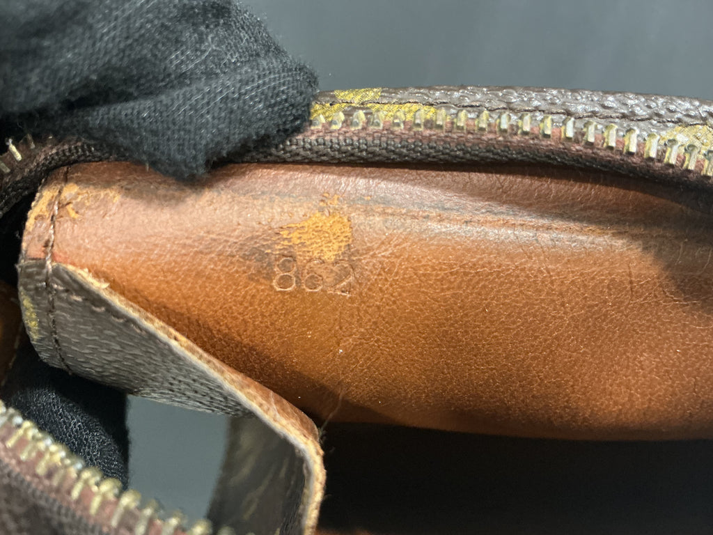 Pochette Monogram Louis Vuitton [Preloved]