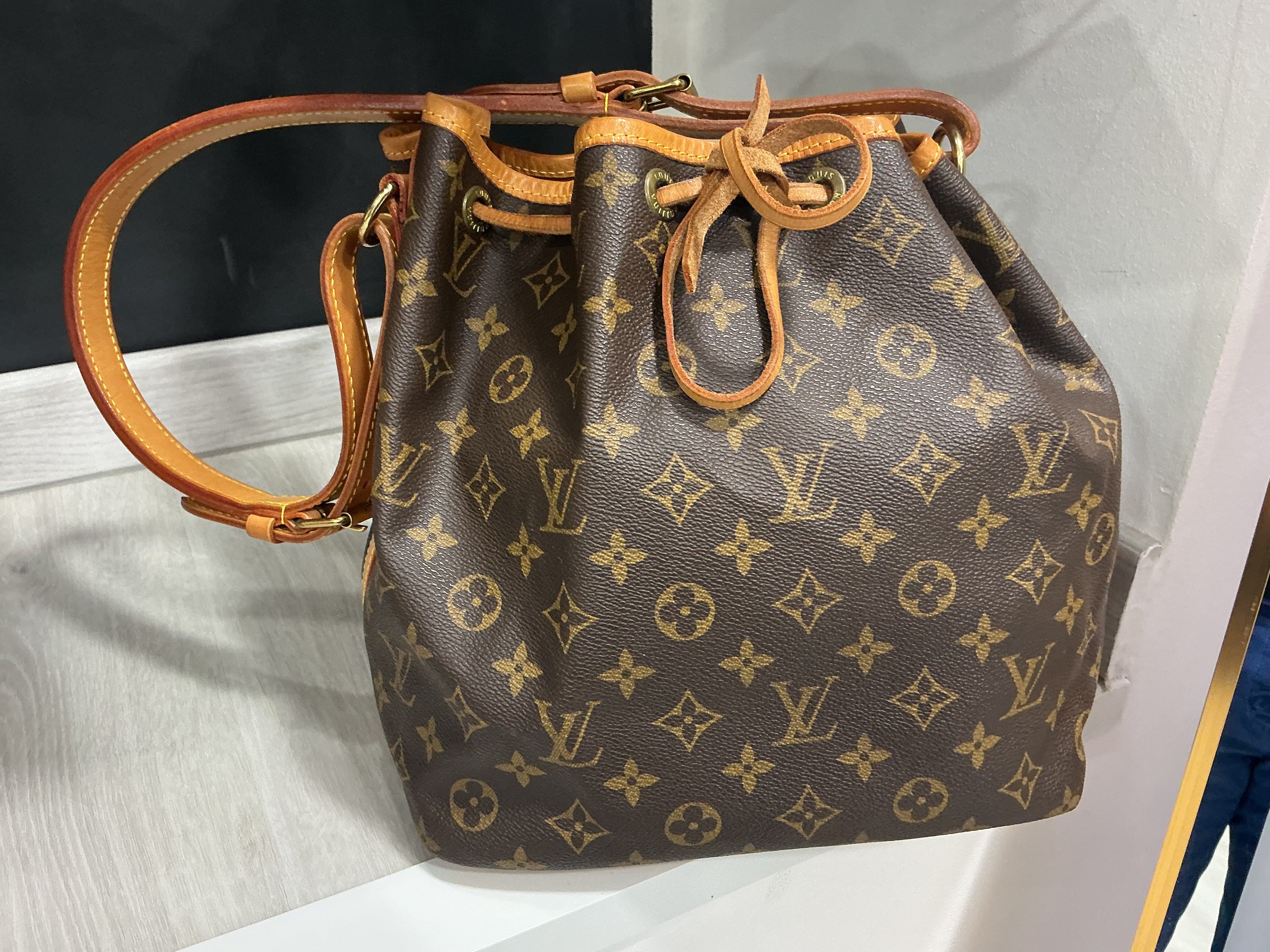 Borsa Louis Vuitton Petit Noé Monogram [Preloved]