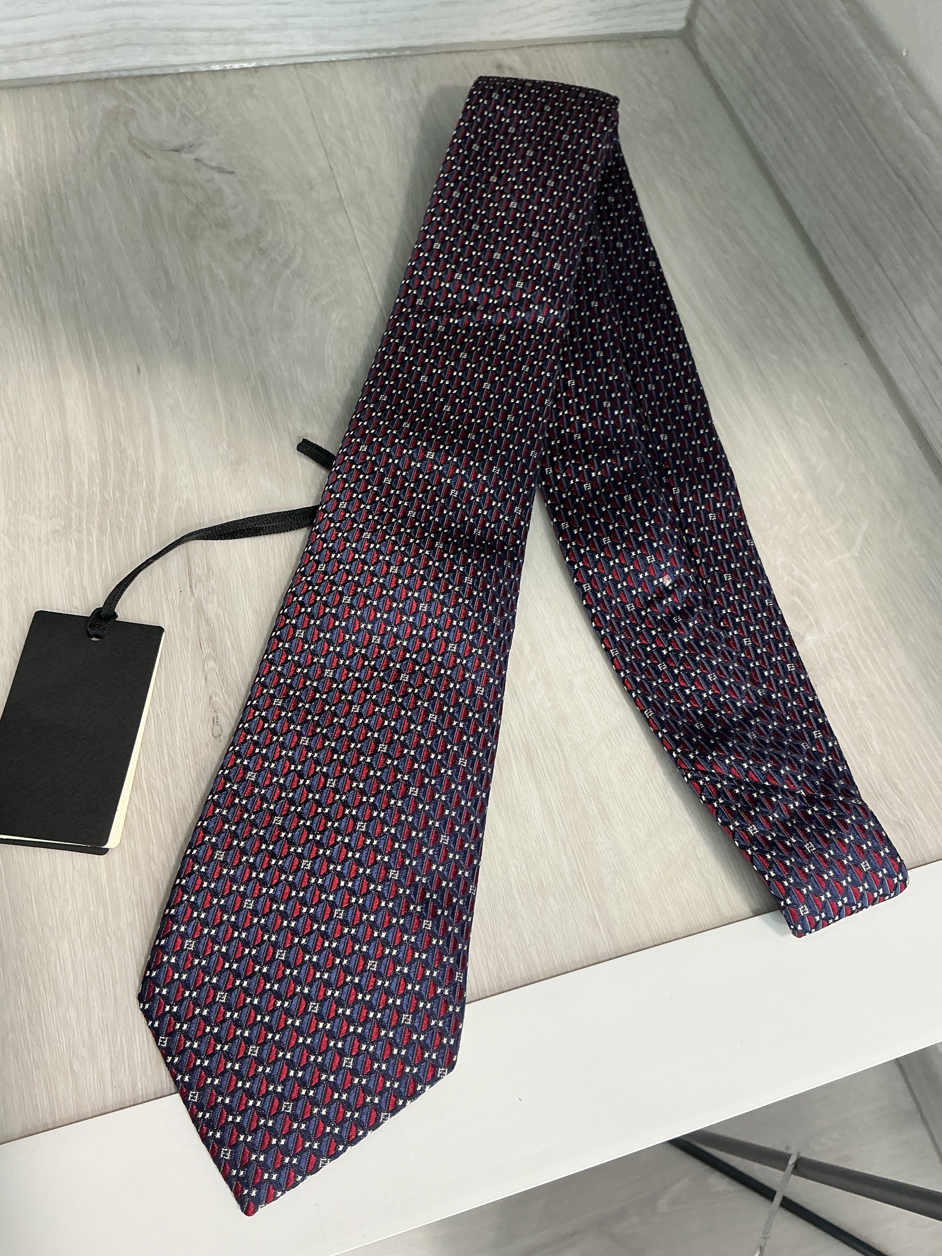 Cravatta Fendi in Seta – Ottime Condizioni con Cartellino