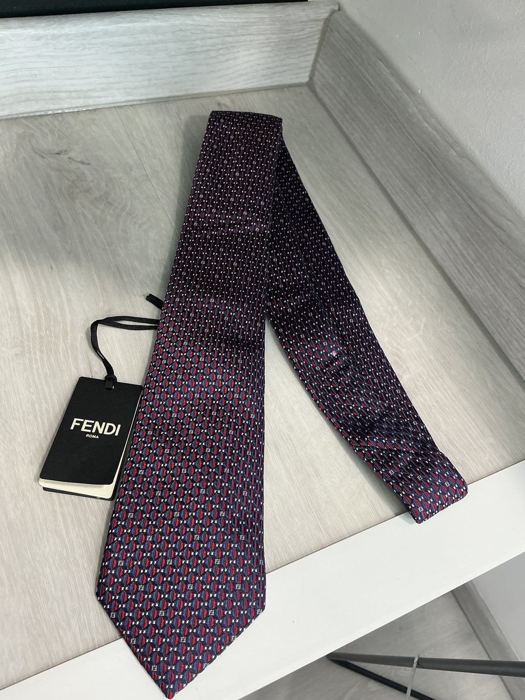 Cravatta Fendi in Seta – Ottime Condizioni con Cartellino