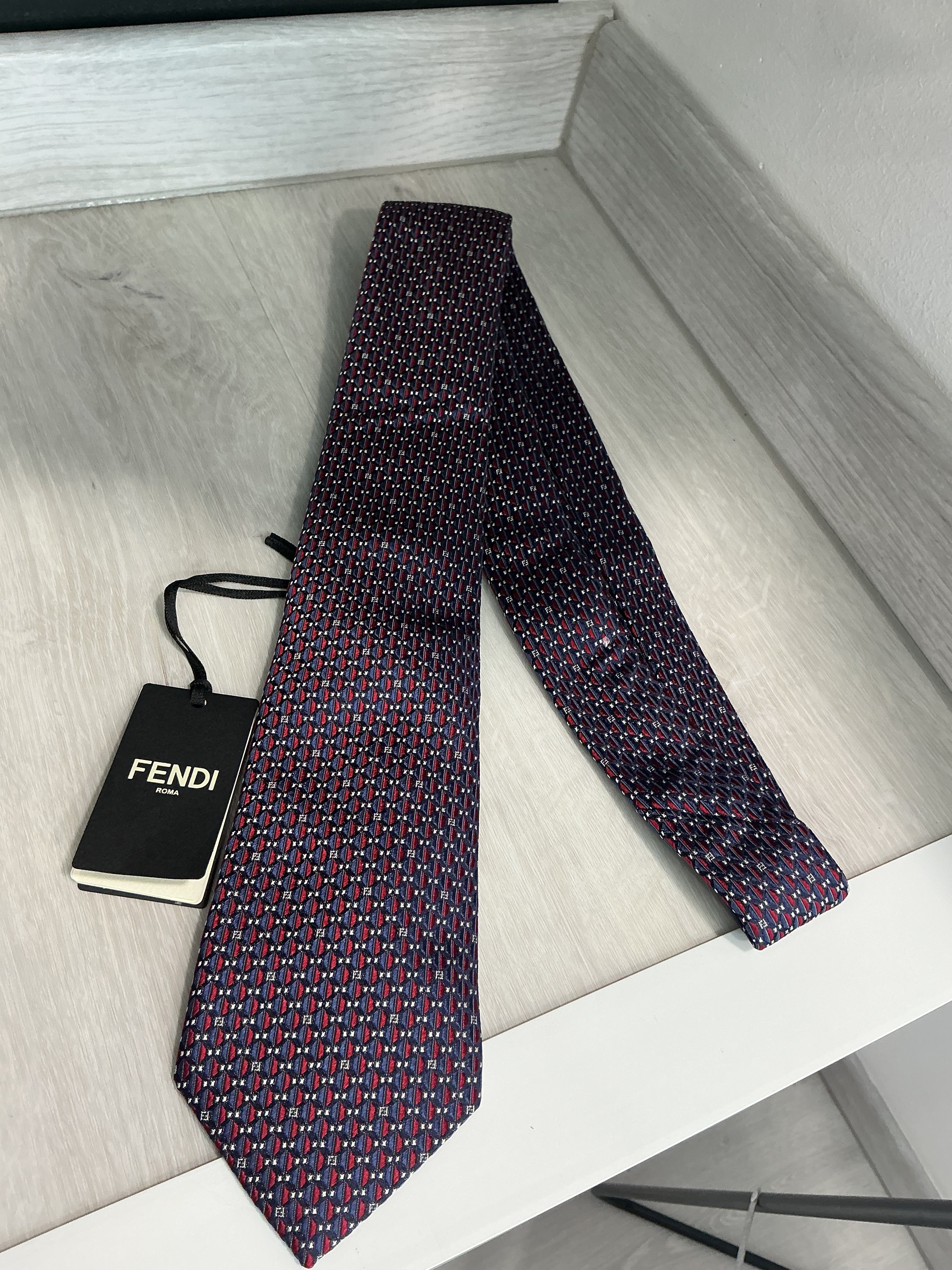 Cravatta Fendi in Seta – Ottime Condizioni con Cartellino