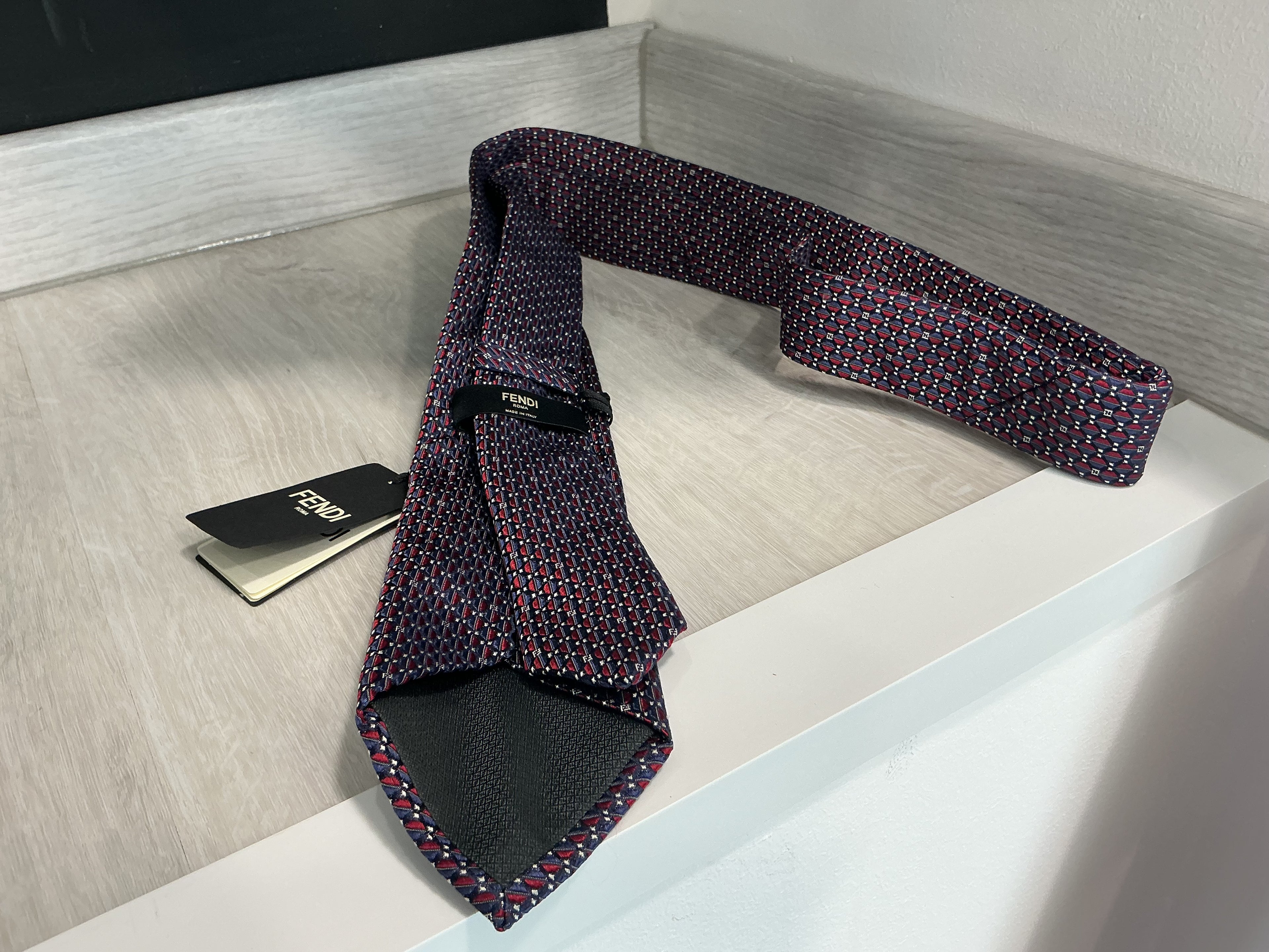 Cravatta Fendi in Seta – Ottime Condizioni con Cartellino
