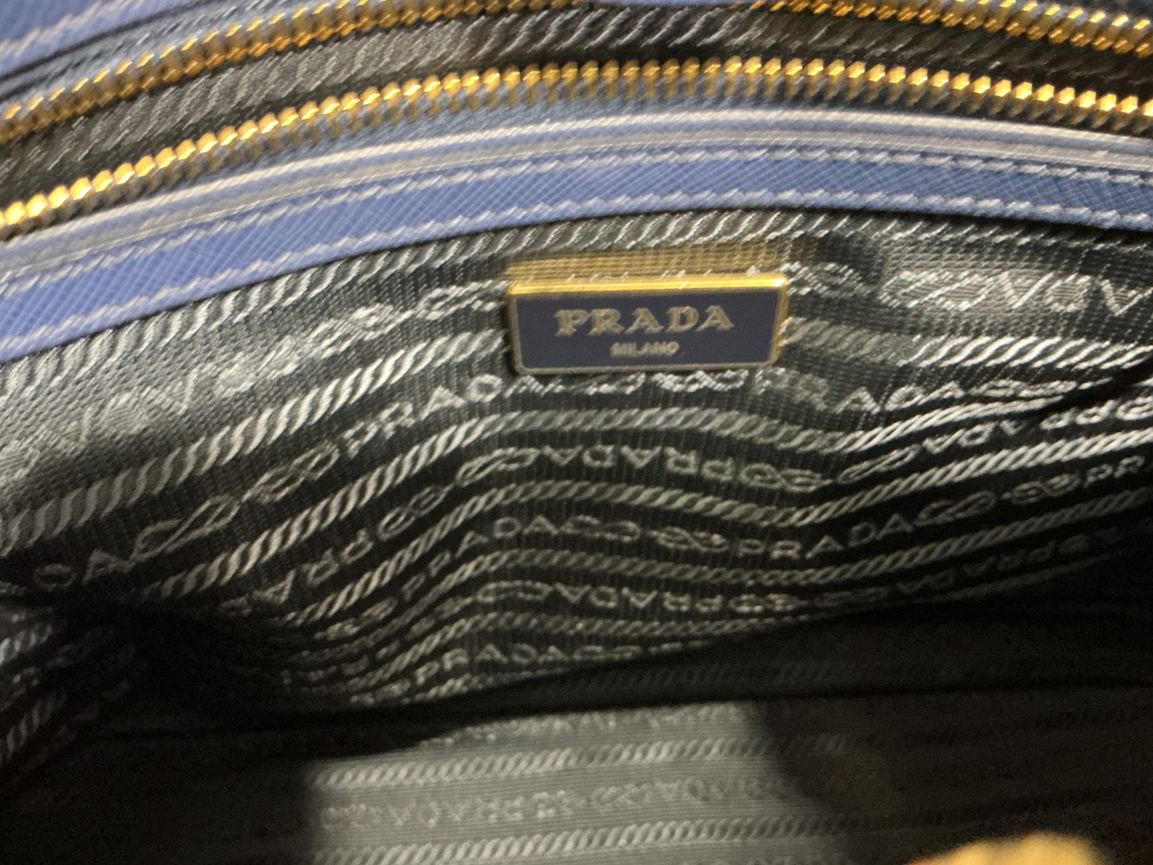 Borsa Prada Galleria in Pelle Blu con Tracolla [Preloved]