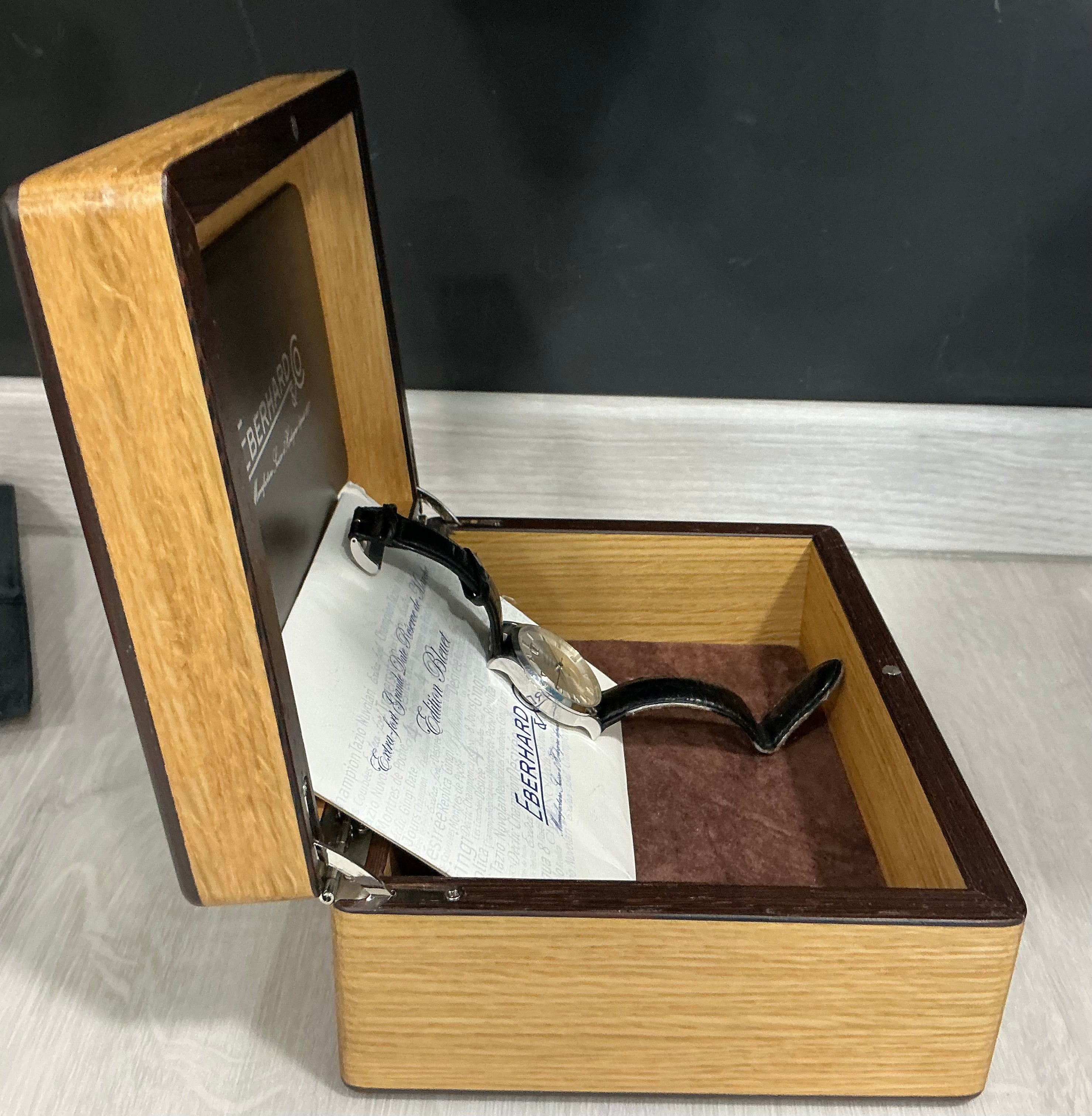 Orologio Eberhard & Co. Extra-Fort Date Réserve de Marche