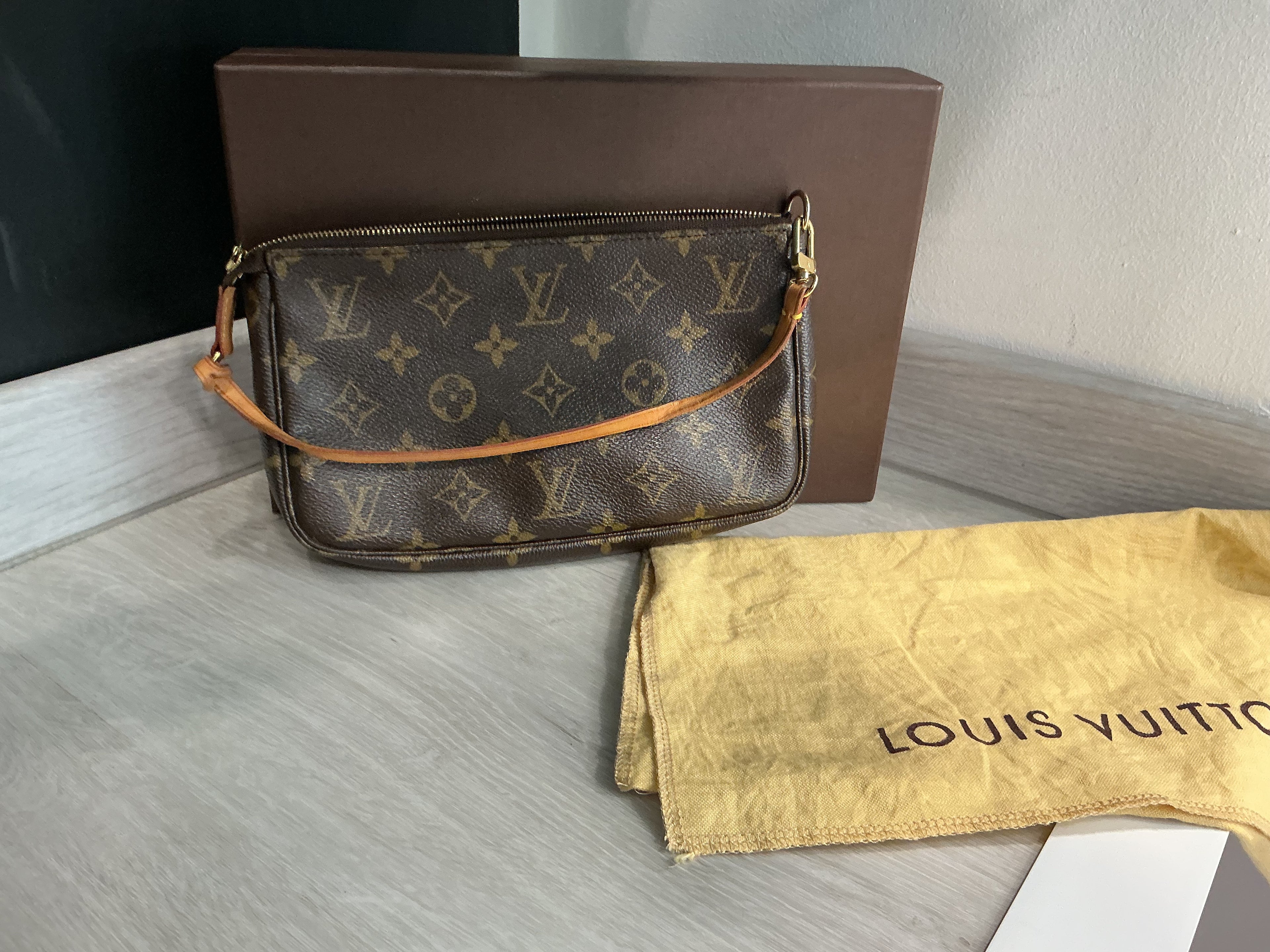 Borsa Louis Vuitton Pochette Accessoires Monogram [Preloved]