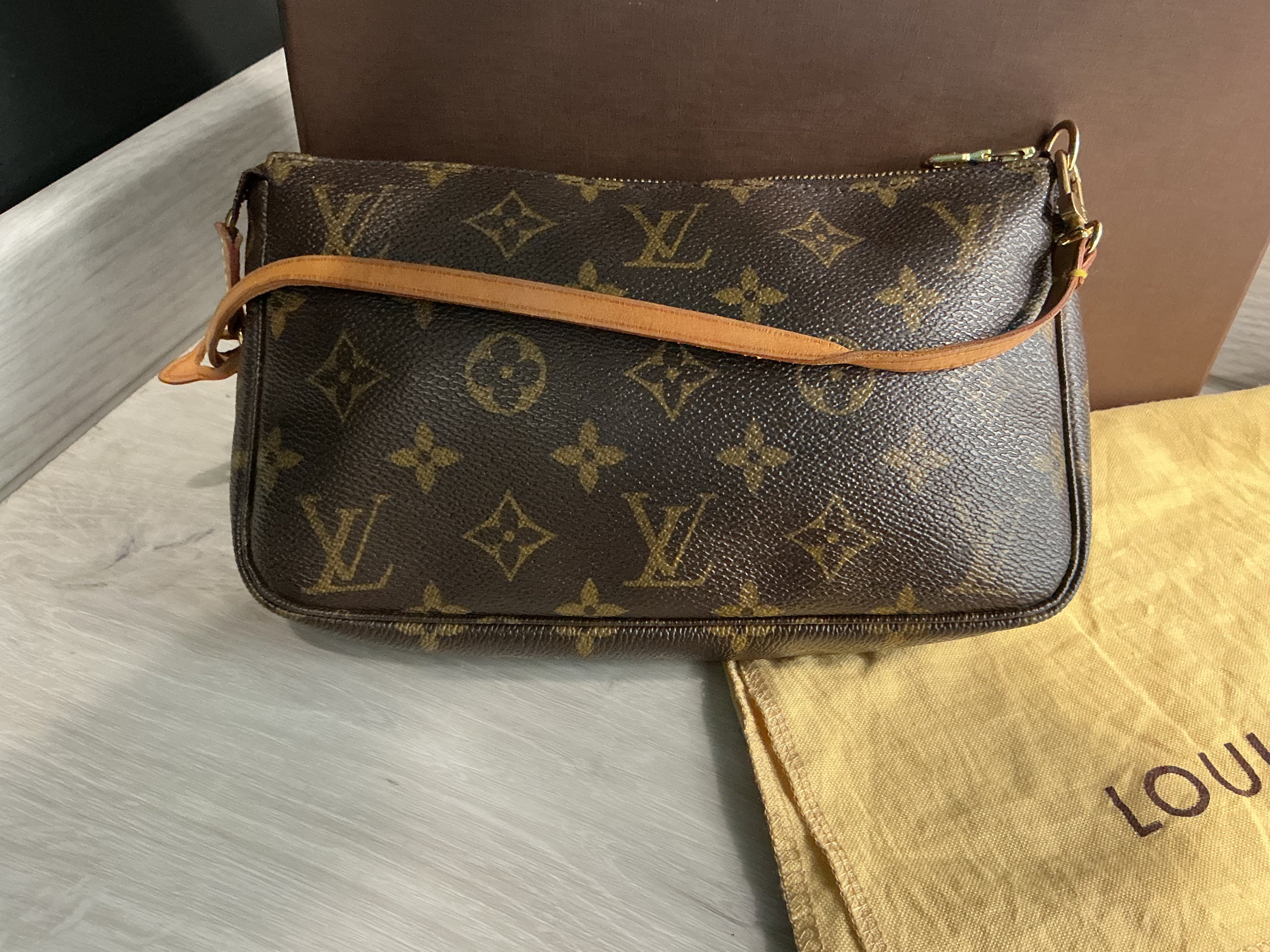 Borsa Louis Vuitton Pochette Accessoires Monogram [Preloved]