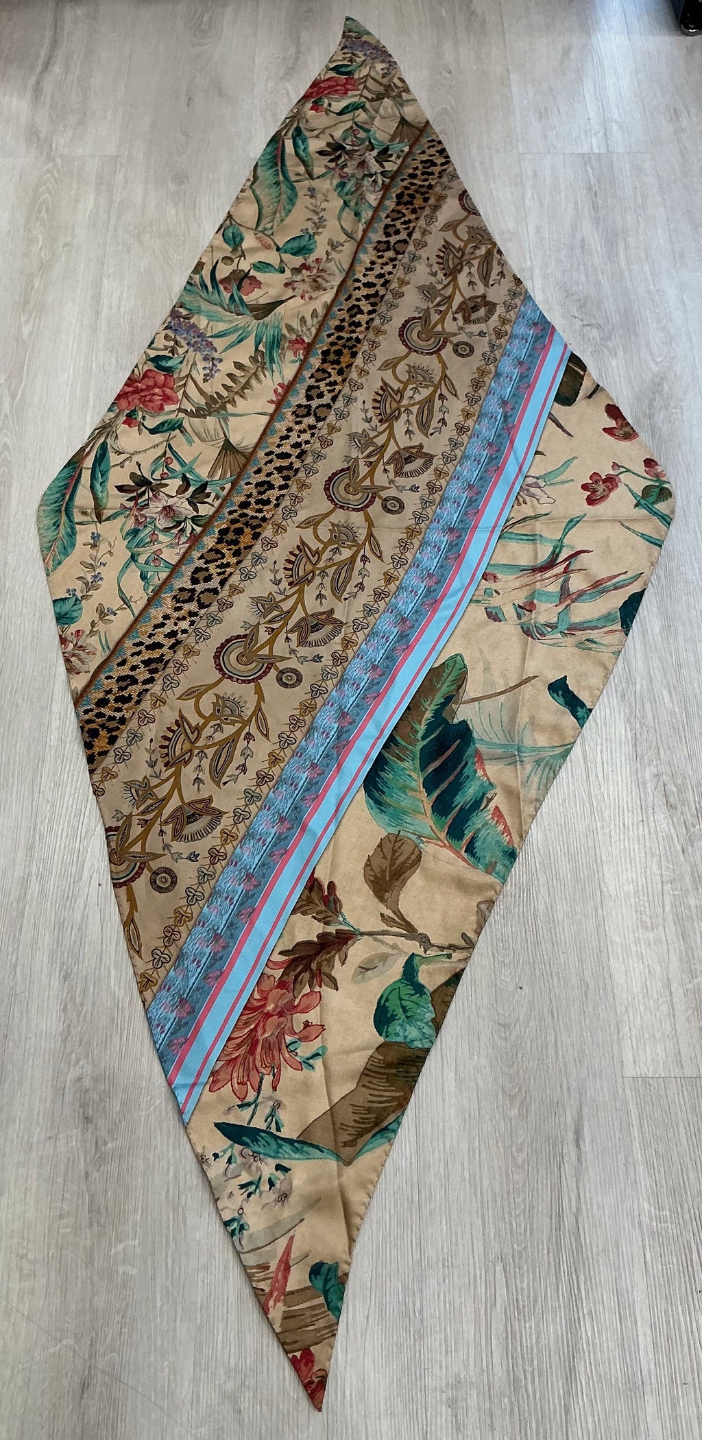 Foulard Pierre Louis Mascia in seta [Preloved]