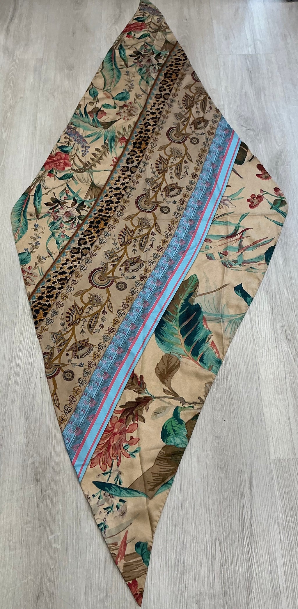 Foulard Pierre Louis Mascia in seta [Preloved]