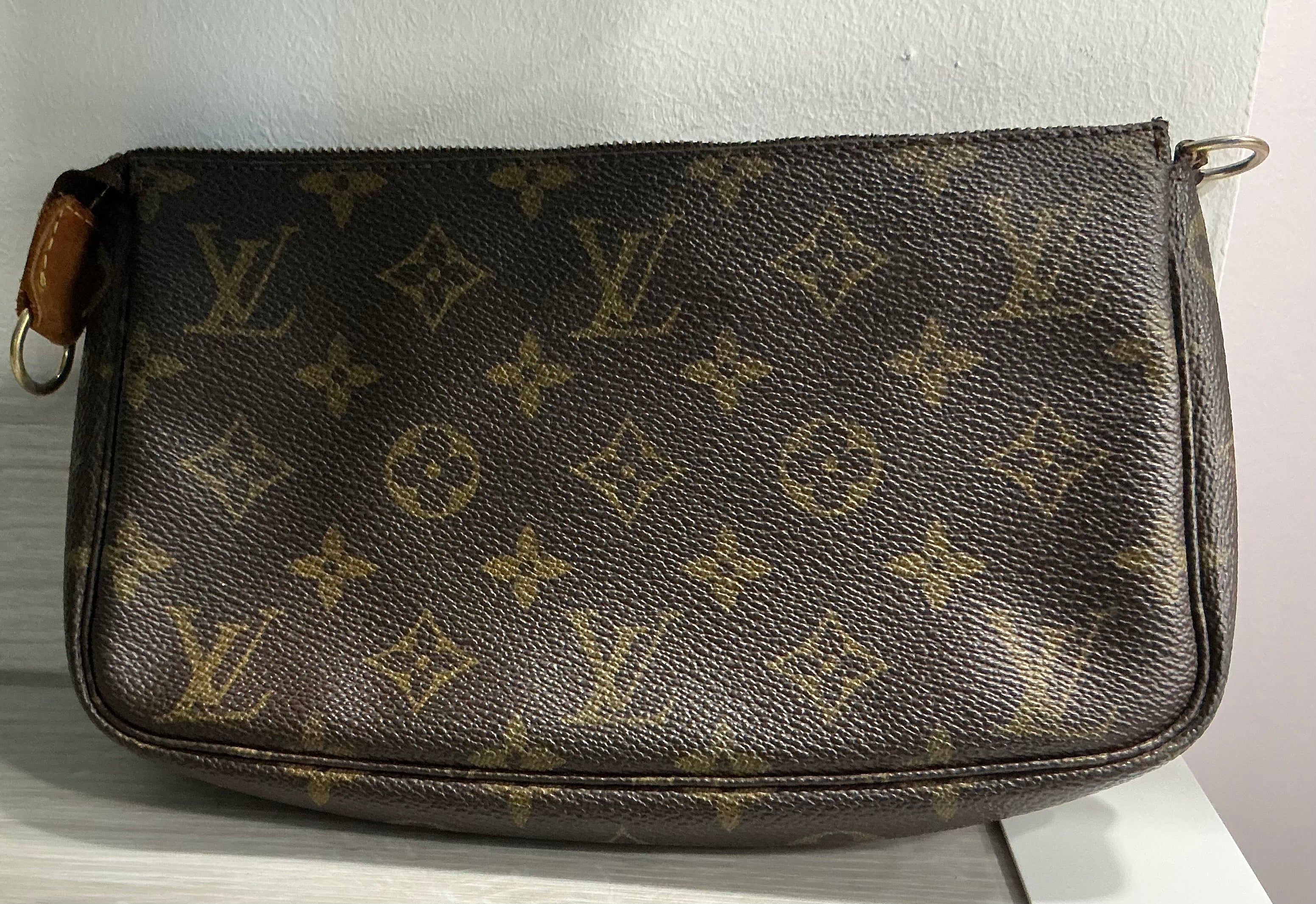 Pochette Accessoires Louis Vuitton [Preloved]