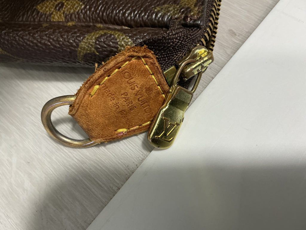 Pochette Accessoires Louis Vuitton [Preloved]