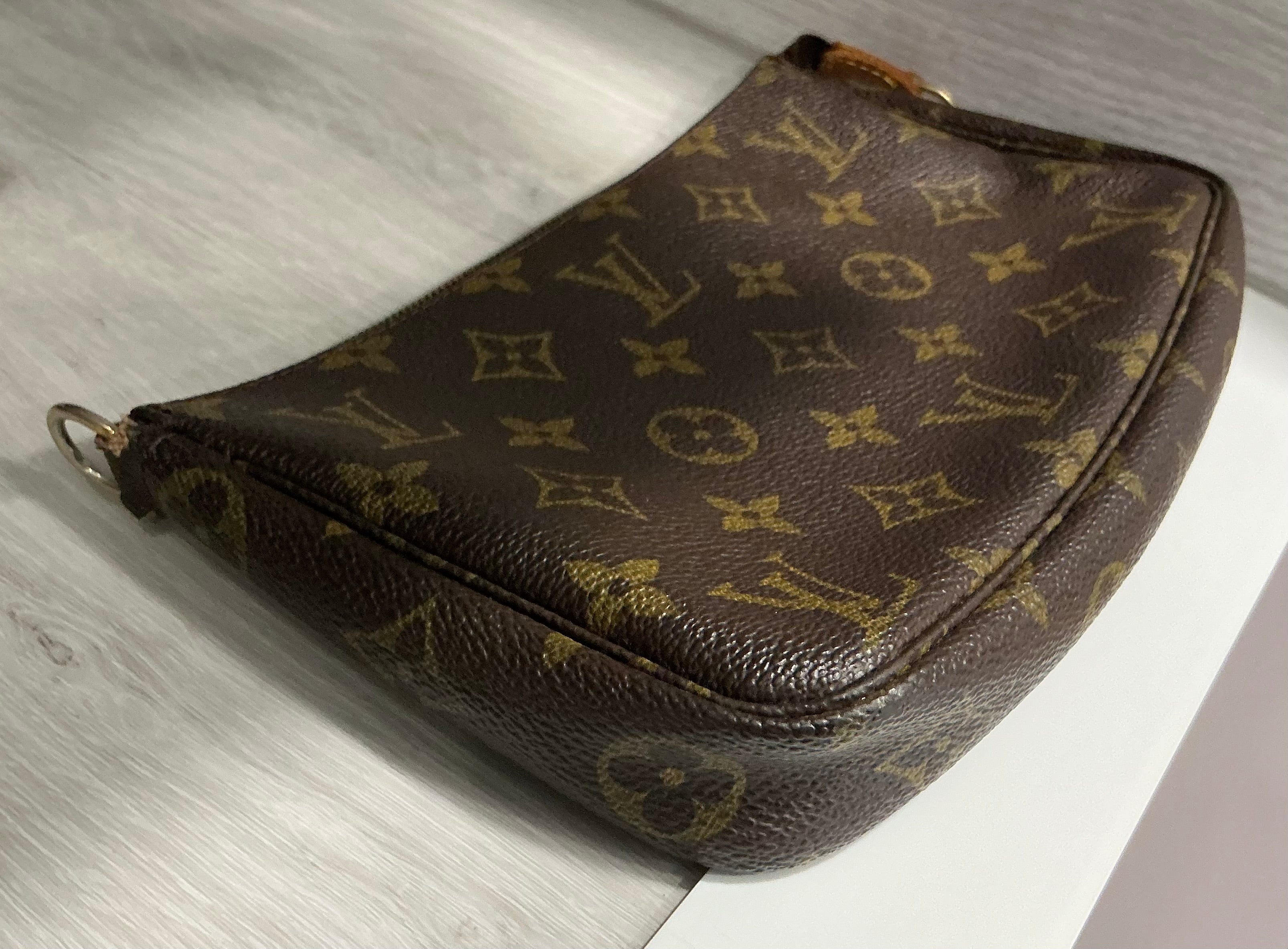 Pochette Accessoires Louis Vuitton [Preloved]