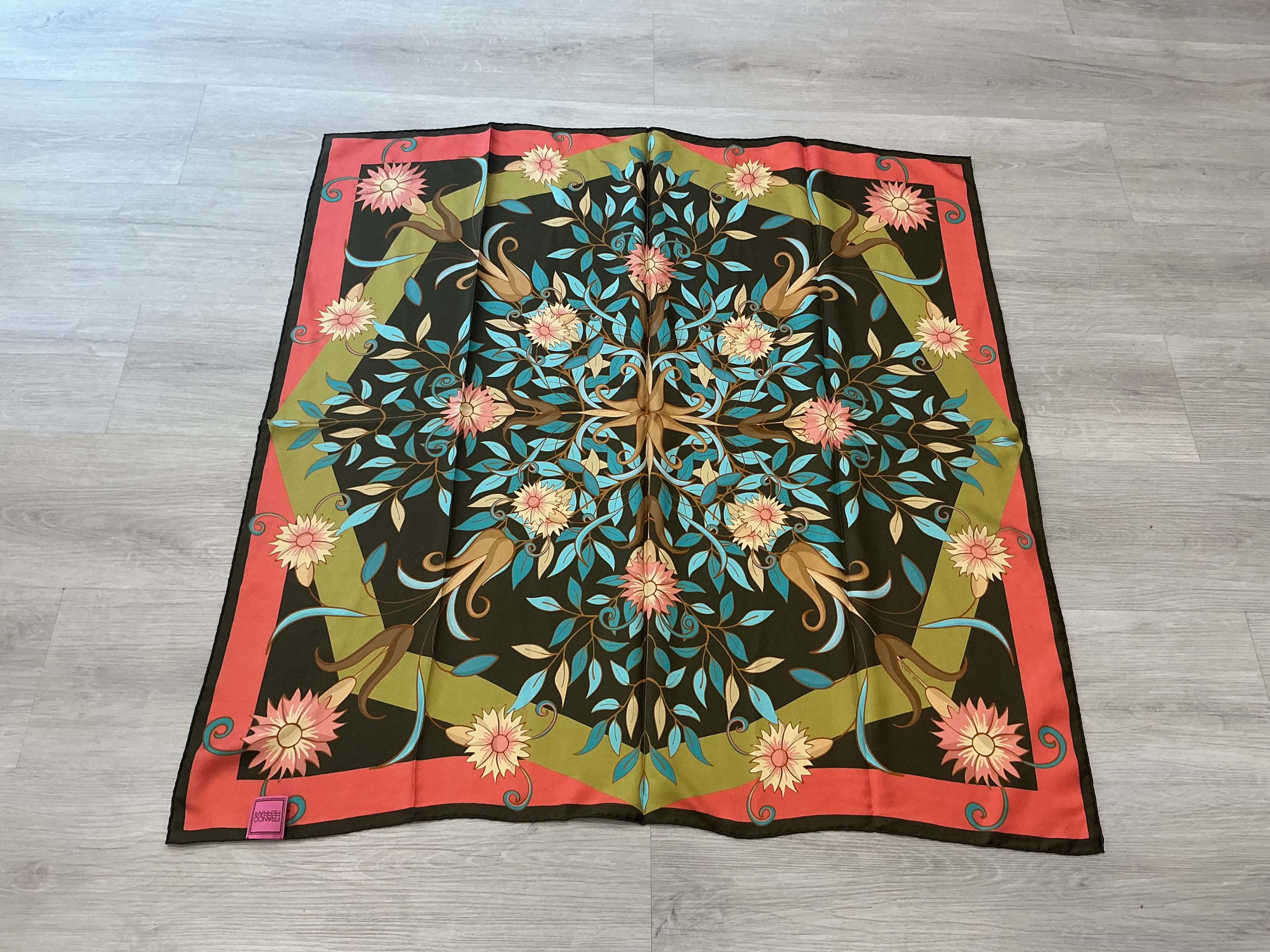 Foulard in Seta 100% Franco Ferrari Nuovo senza Cartellino