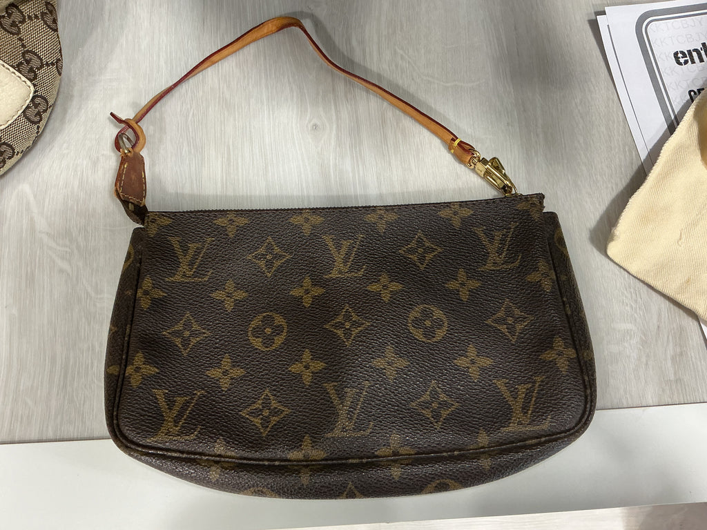 Louis Vuitton Pochette Accessoires – Monogram Canvas [Preloved]