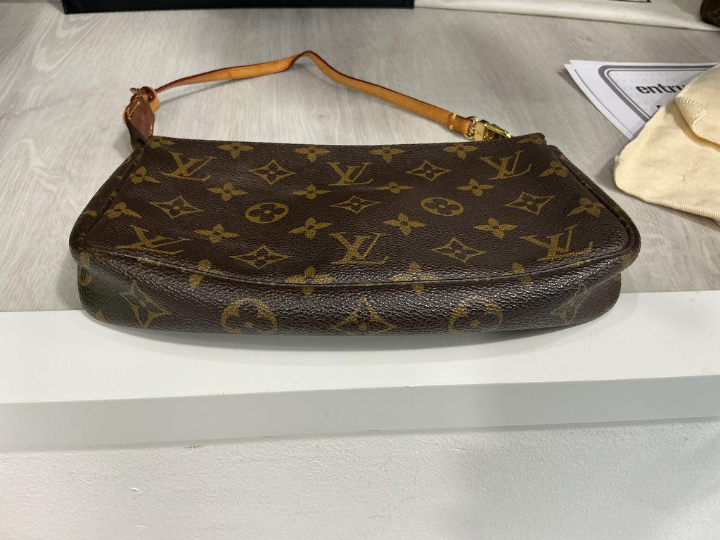 Louis Vuitton Pochette Accessoires – Monogram Canvas [Preloved]