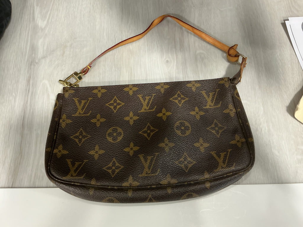 Louis Vuitton Pochette Accessoires – Monogram Canvas [Preloved]