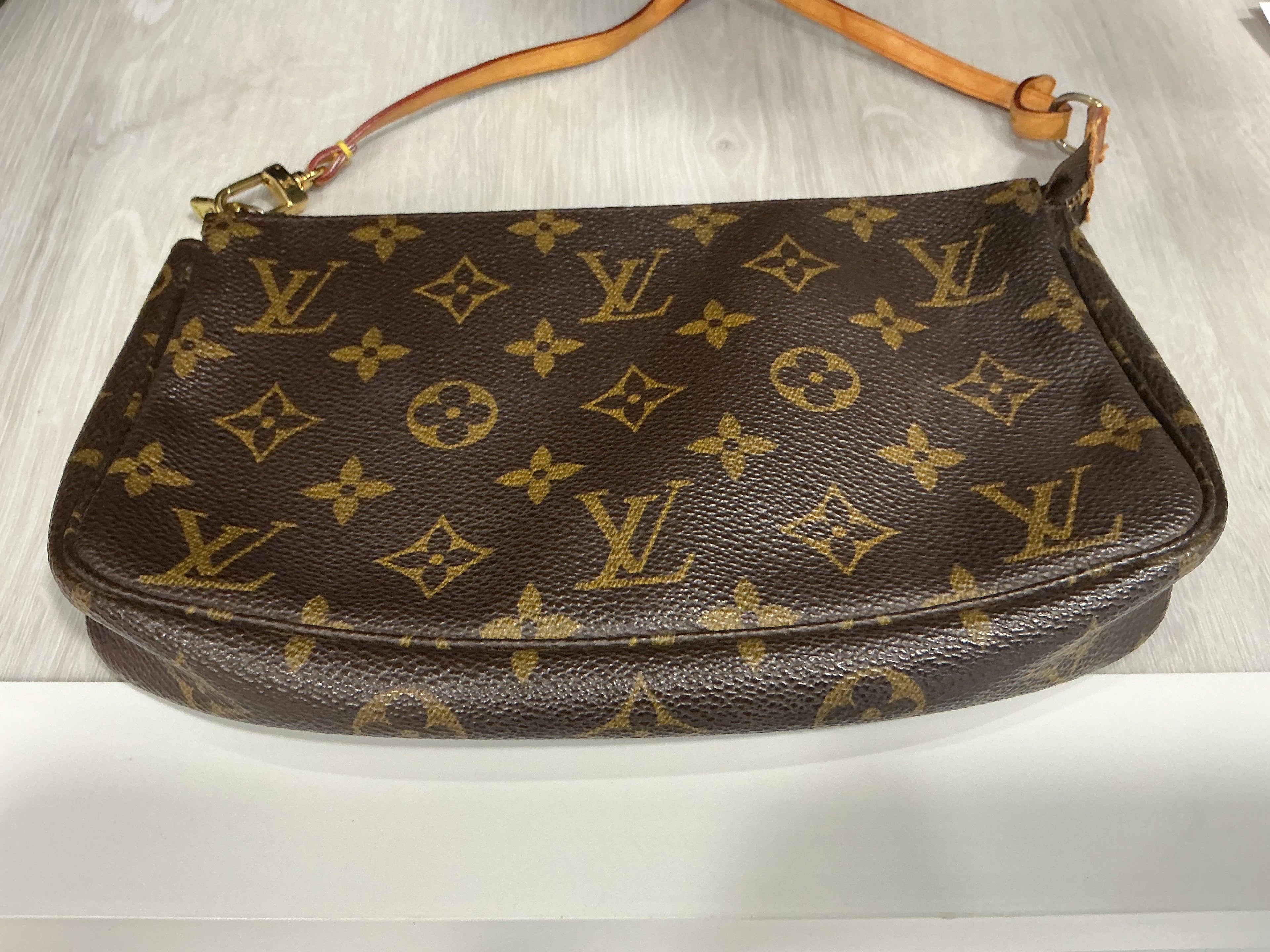 Louis Vuitton Pochette Accessoires – Monogram Canvas [Preloved]