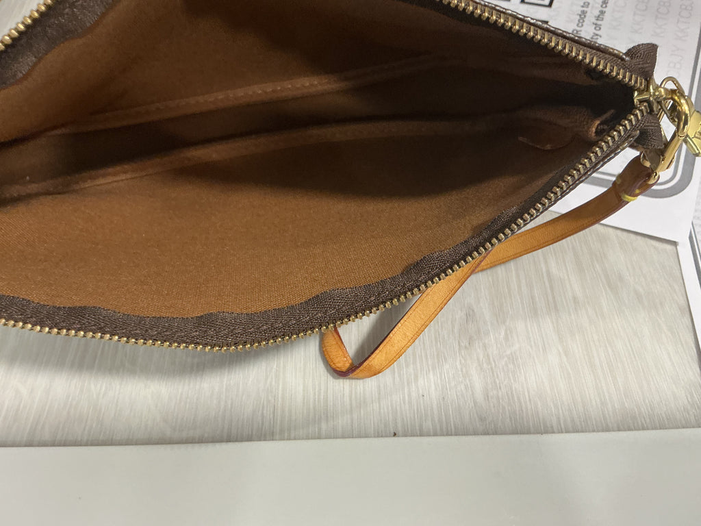 Louis Vuitton Pochette Accessoires – Monogram Canvas [Preloved]