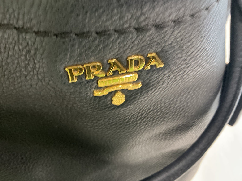 Prada Vitello Daino Hobo – Pelle Nera, Hardware Oro [Preloved]