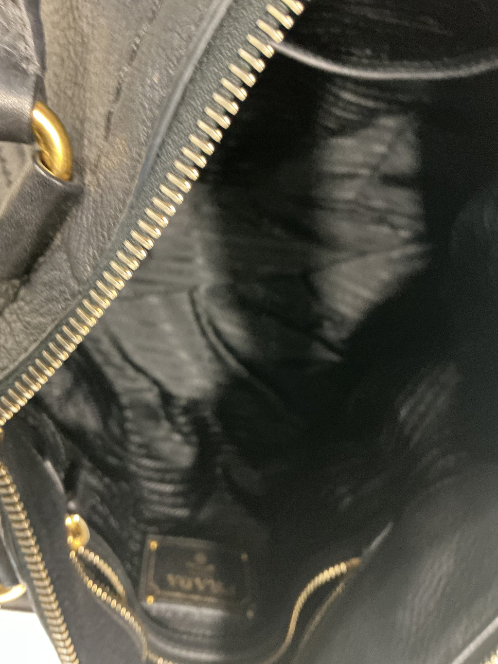 Prada Vitello Daino Hobo – Pelle Nera, Hardware Oro [Preloved]
