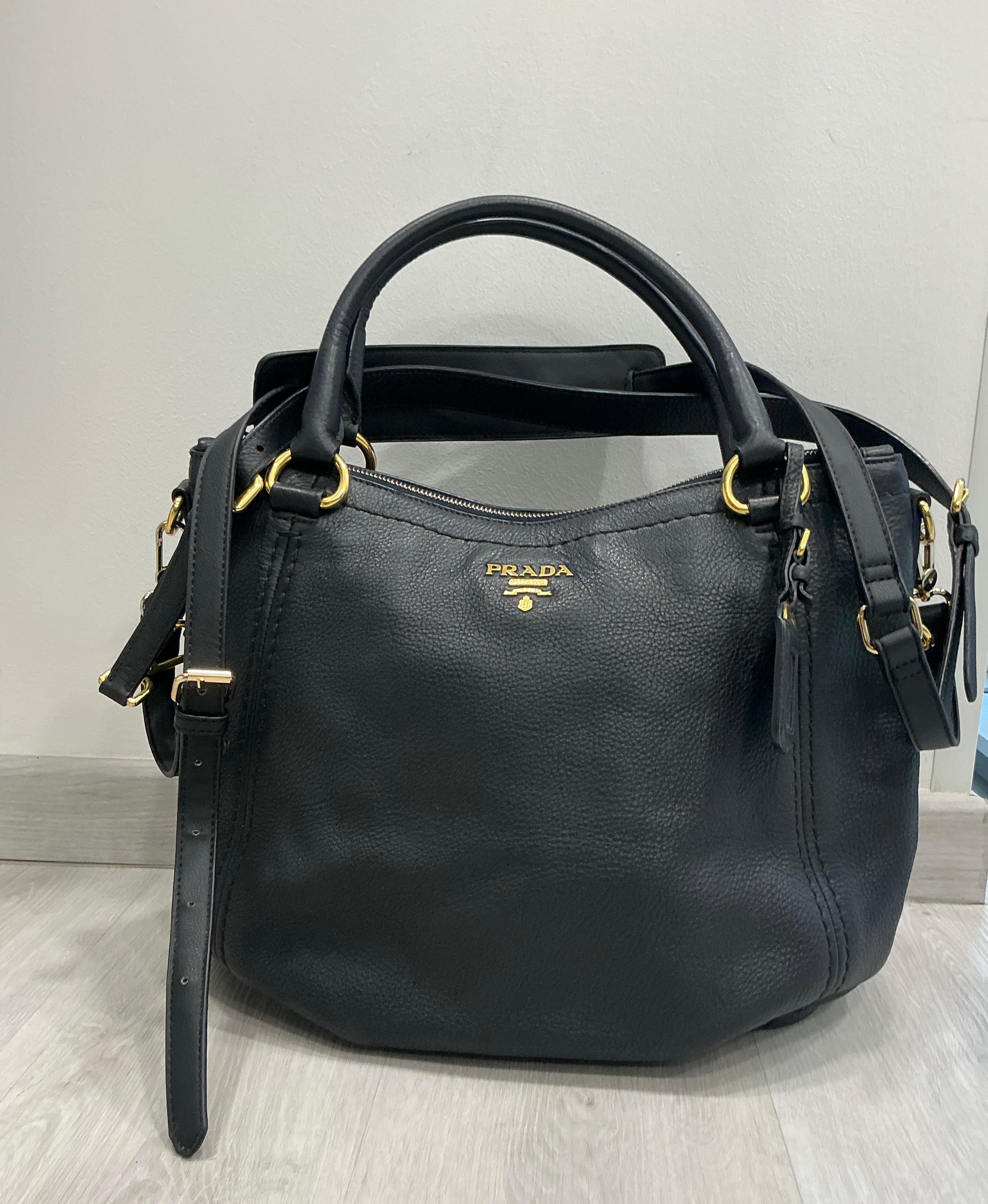 Prada Vitello Daino Hobo – Pelle Nera, Hardware Oro [Preloved]