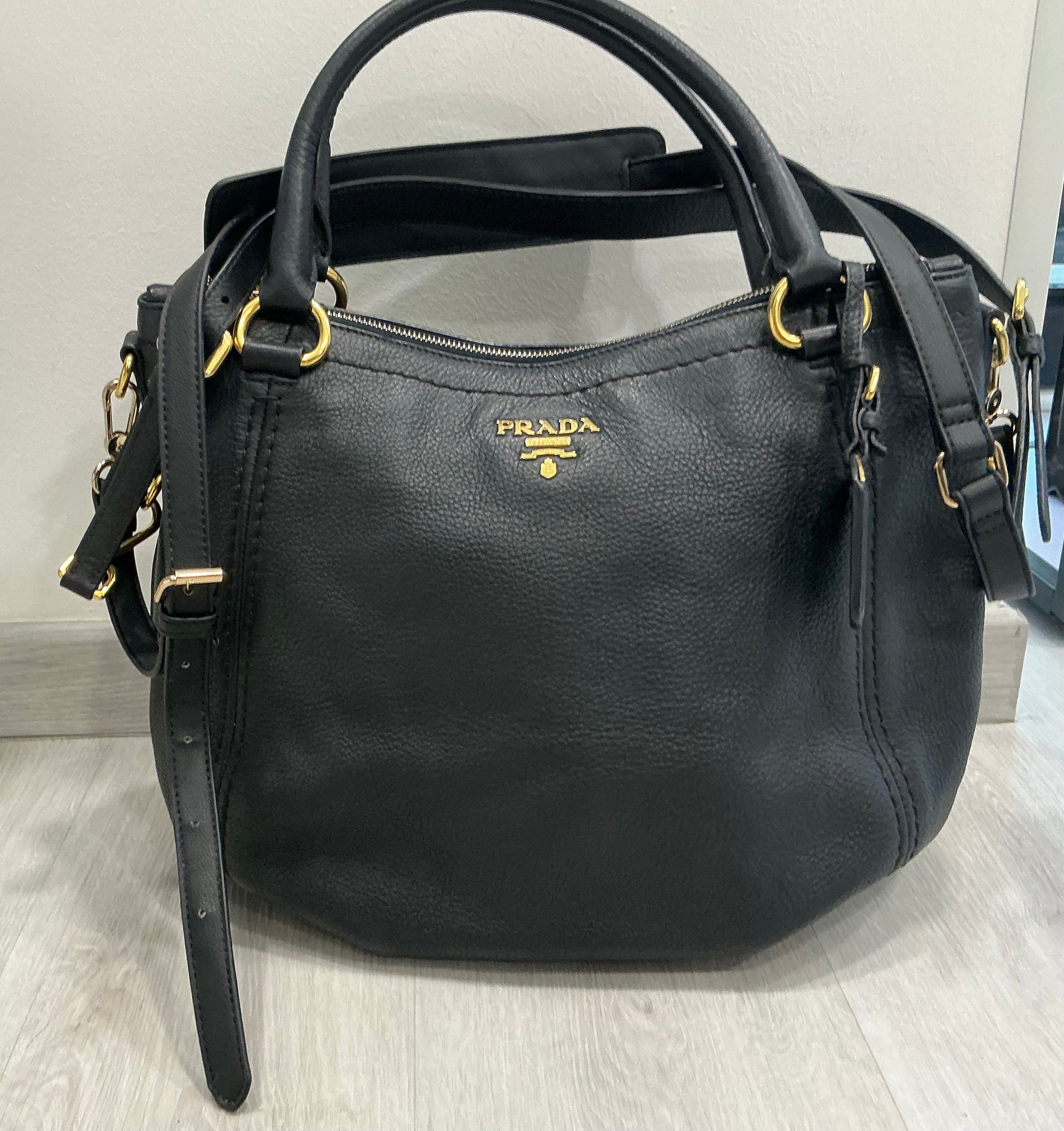 Prada Vitello Daino Hobo – Pelle Nera, Hardware Oro [Preloved]