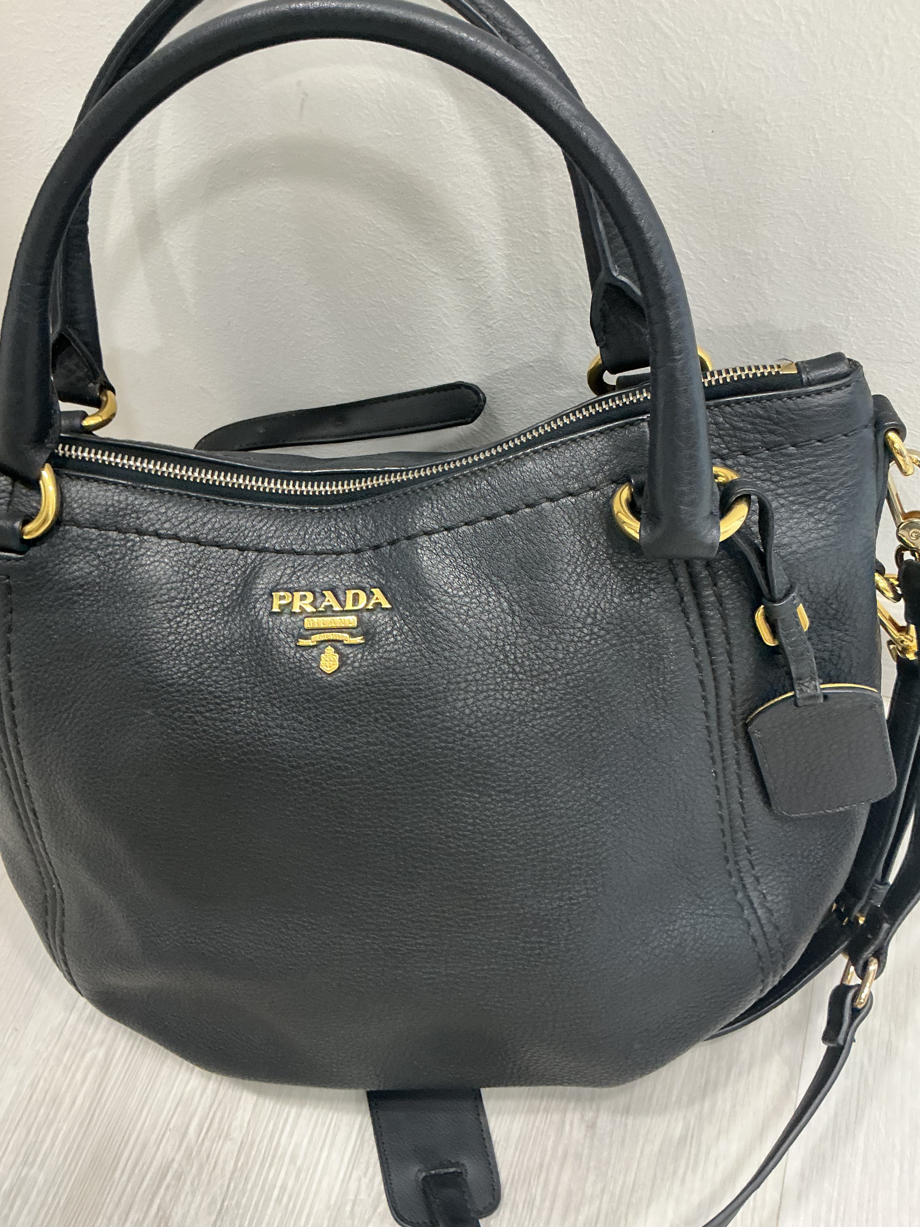 Prada Vitello Daino Hobo – Pelle Nera, Hardware Oro [Preloved]