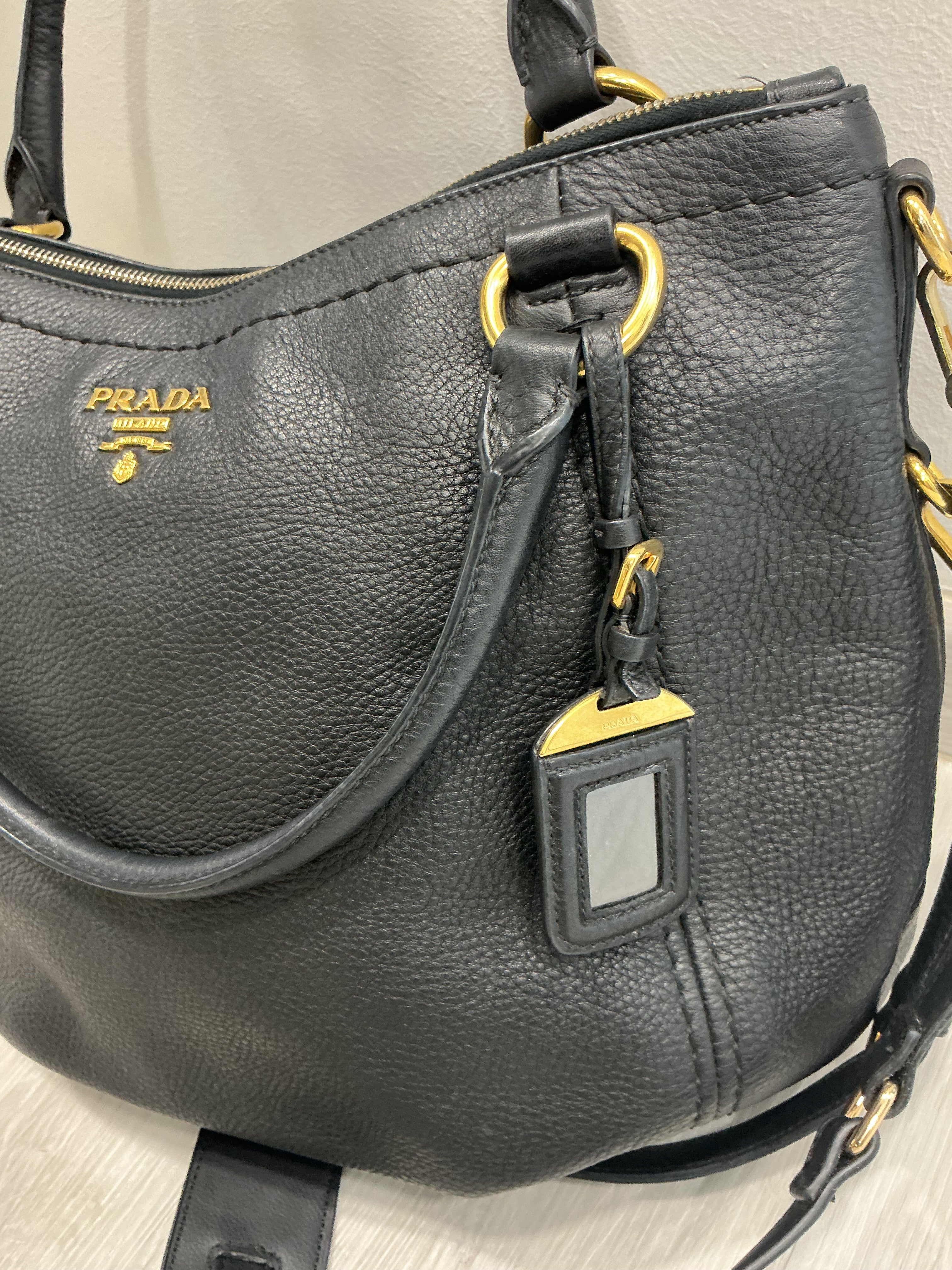 Prada Vitello Daino Hobo – Pelle Nera, Hardware Oro [Preloved]