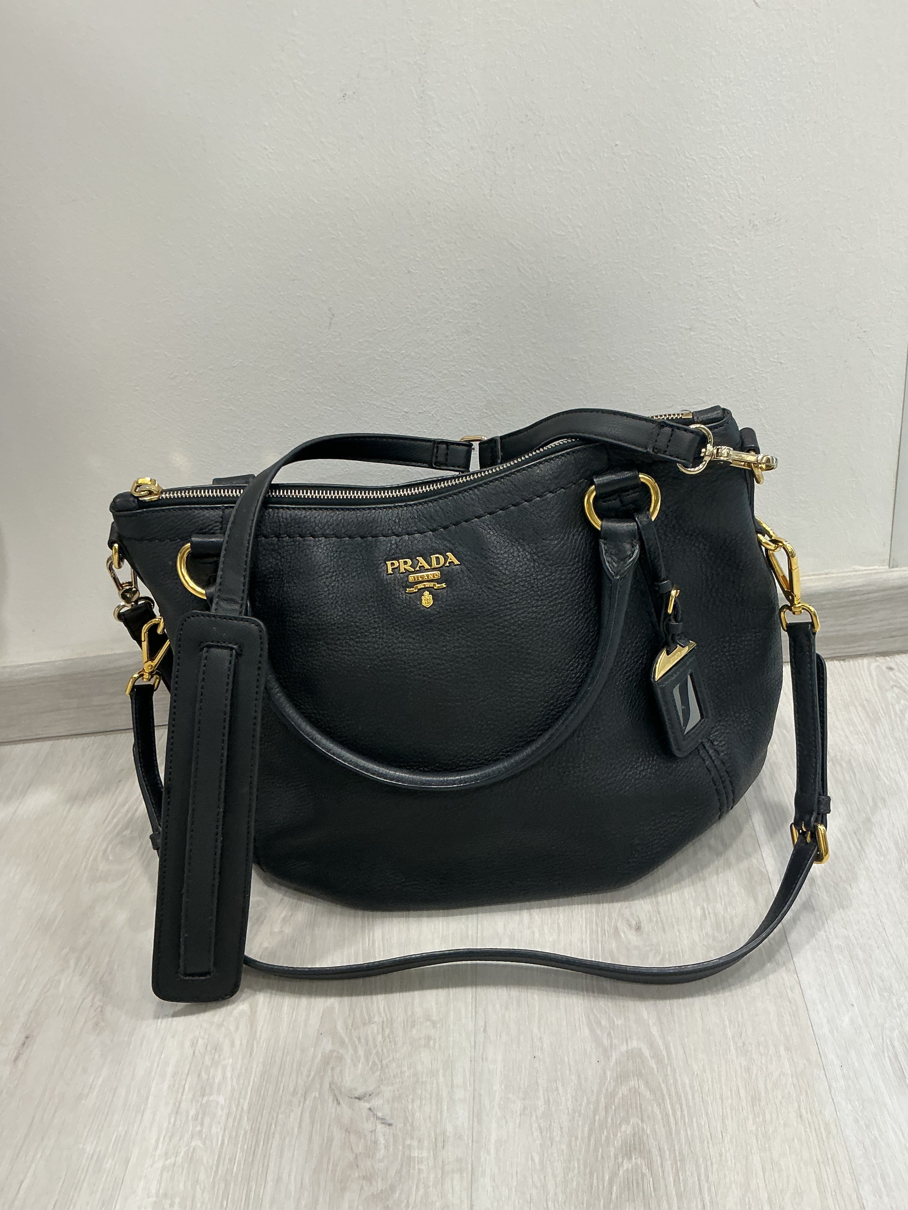 Prada Vitello Daino Hobo – Pelle Nera, Hardware Oro [Preloved]