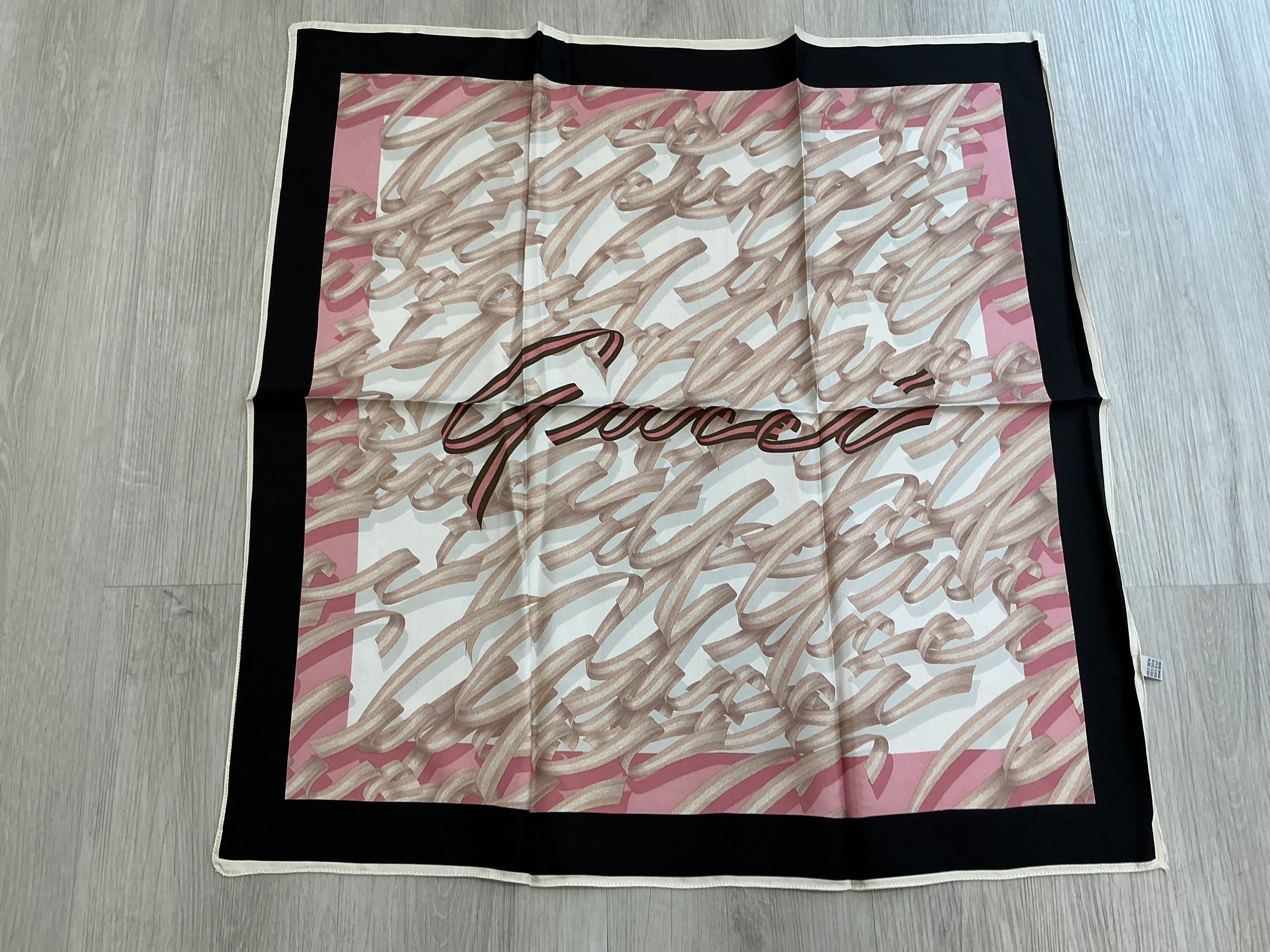 Foulard Gucci in Seta 100% – Fantasia Iconica [Preloved]