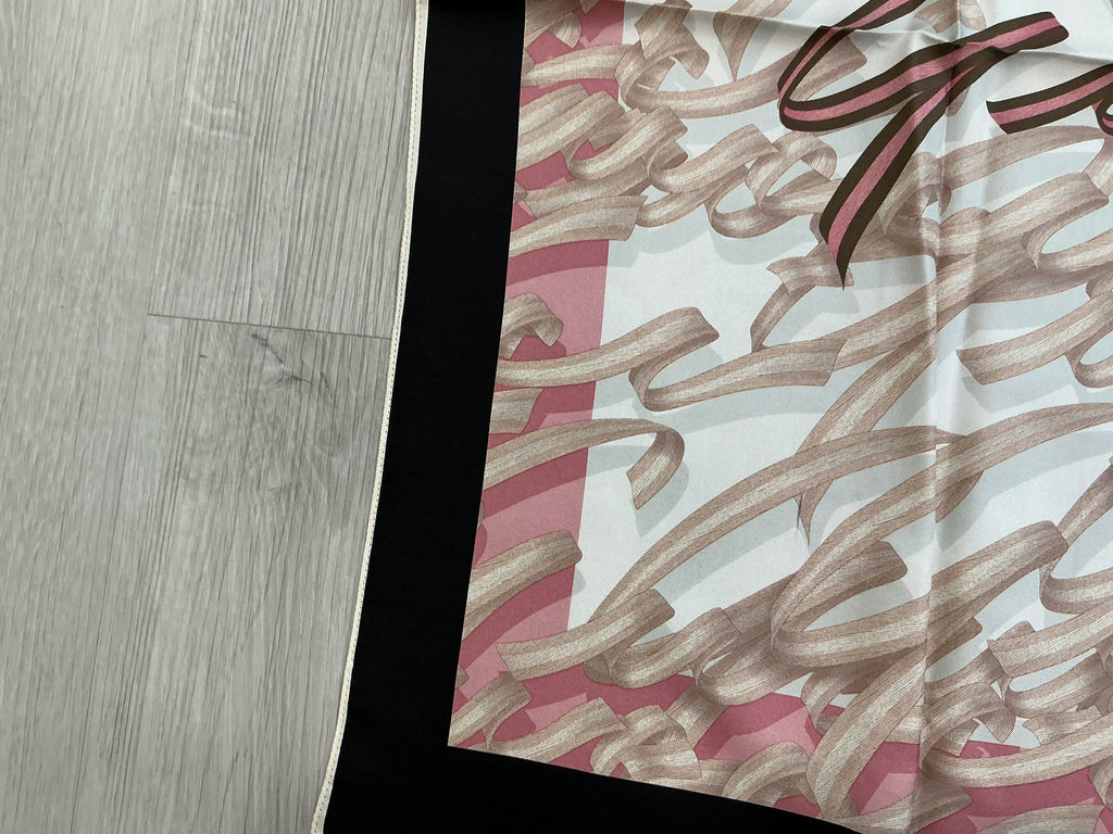 Foulard Gucci in Seta 100% – Fantasia Iconica [Preloved]