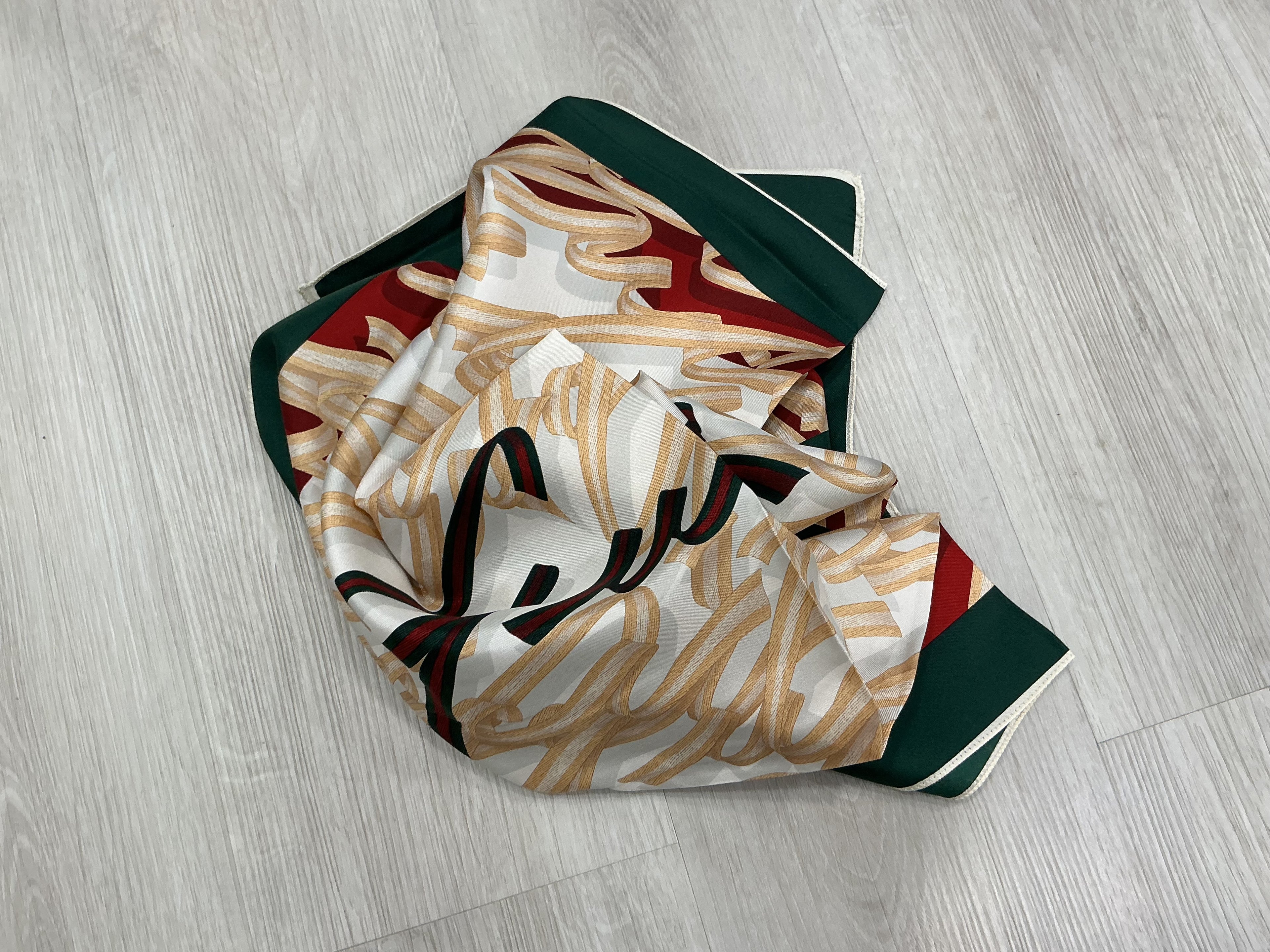 Gucci Foulard in Seta [Preloved]