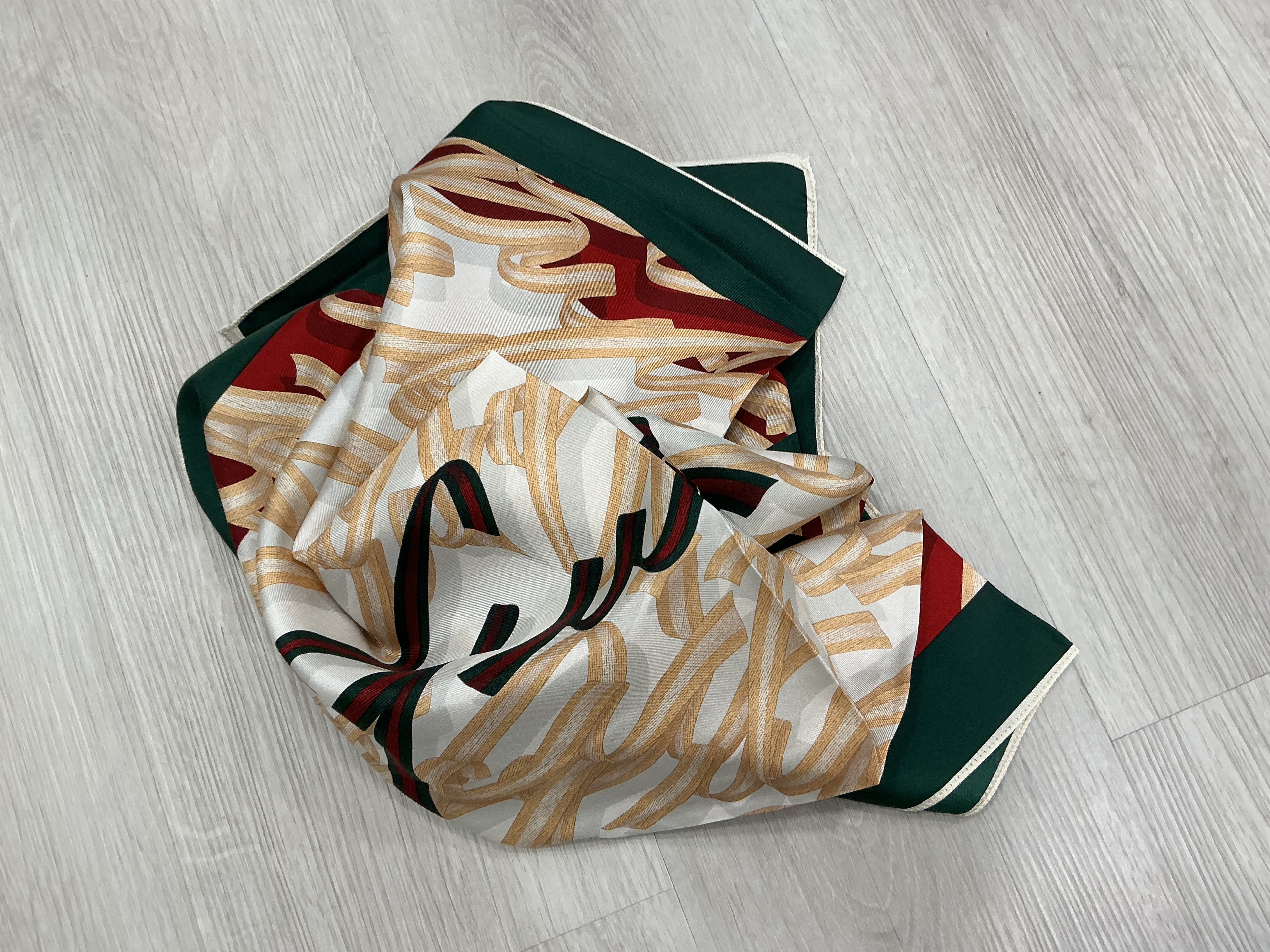 Gucci Foulard in Seta [Preloved]